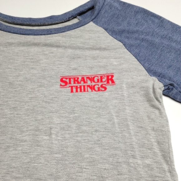 Netflix Stranger Things Reglan Tee Half Sleeve size Small Season 2 - Picture 2 of 7